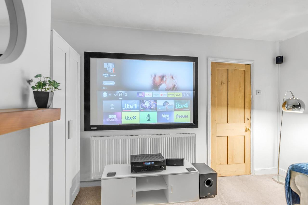 House With Cinema And Parking Holiday home Norwich
